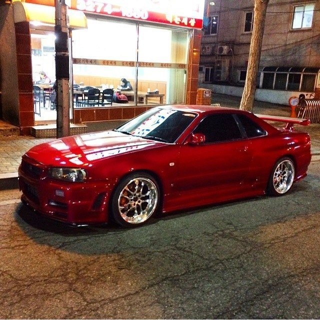 Nissan Skyline GT-R R34 - 3