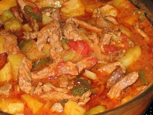 Азу по-татарски.Ингредиенты:500 гр мясо1-2 шт лук репчатый1-2 соленых огурца6-8 картофелин1-2 дольки ...