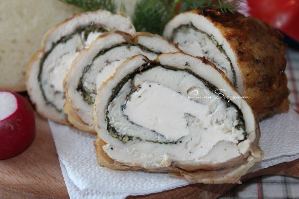 Куриный рулет с зеленью и сливочным сыром. Рецепт: куриная грудка на кости с кожей 1 шт., базилик 1 ...