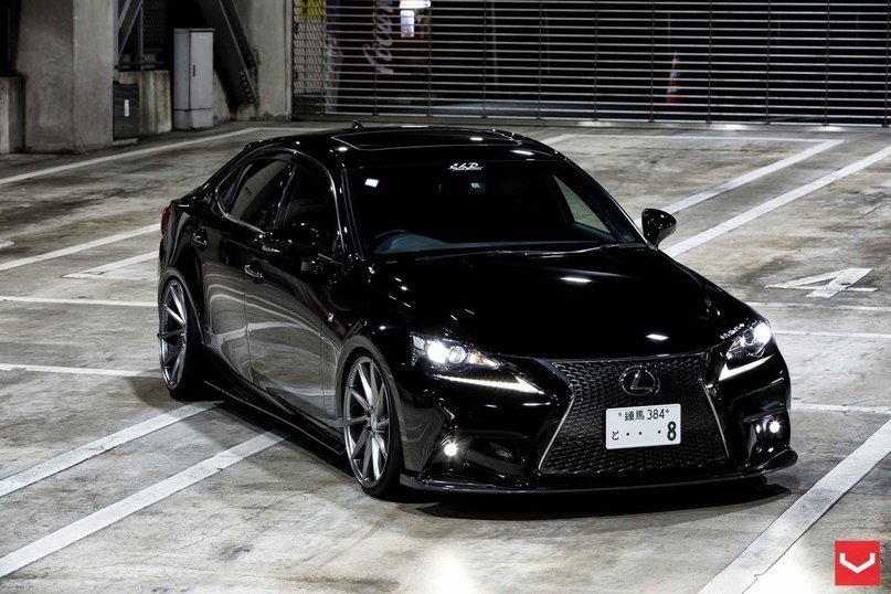 Lexus IS.