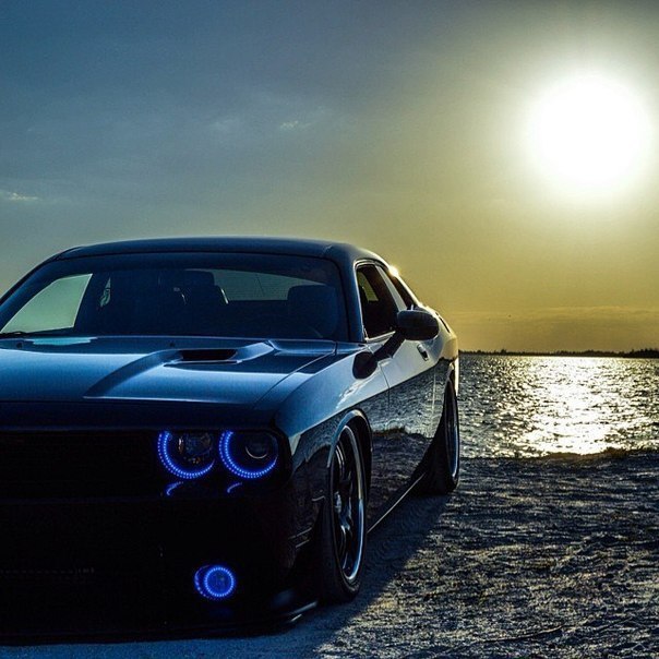 Dodge Challenger SRT8. - 3