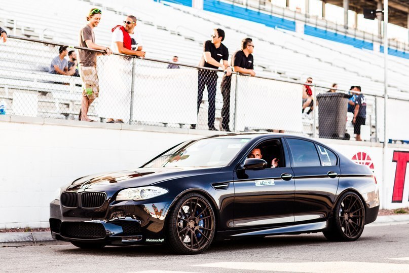 BMW M5.