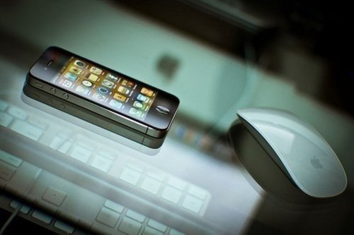 Жалко, когда человек в сети и тебе не пишет. Значит у него есть кто-то поважнее тебя...