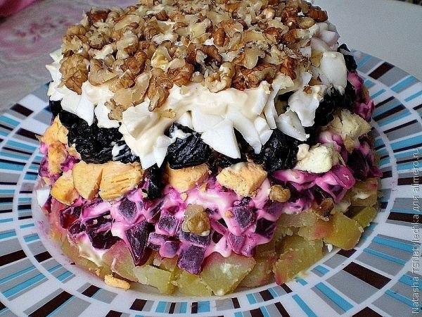 Салат "Графский" Как говорится, слава хорошей хозяйки и великолепной кулинарки рождается ...