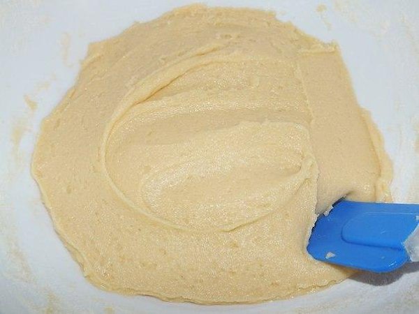 Вафли с вареной сгущенкой.Ингредиентыяйцо - 2 штсахар - 250 грсода - 1/4 ч.л.масло слив. - 250 ... - 6