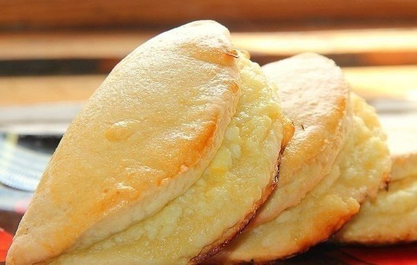 Сочники.Это самый базовый рецепт сочников. Вы можете добавлять в начинку и в тесто самые разные ...