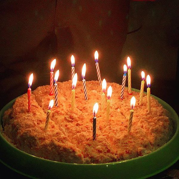 Что ещё может быть вкуснее маминого тортика?!!! А я взяла себя в руки и даже не попробовала ...