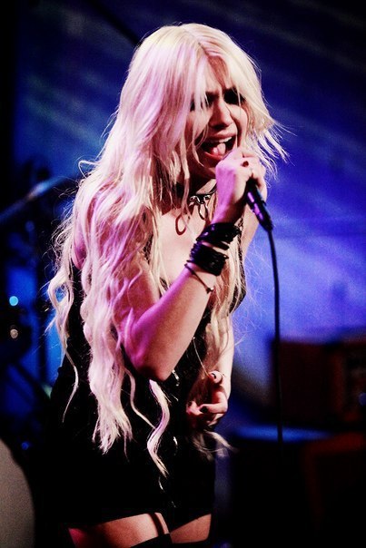#TaylorMomsen - 6