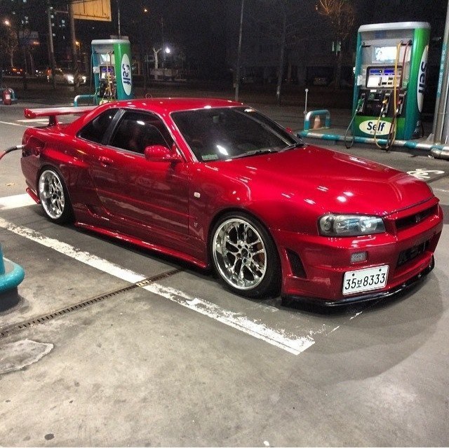 Nissan Skyline GT-R R34 - 4