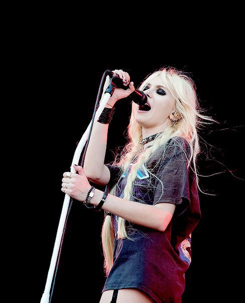 #TaylorMomsen - 2
