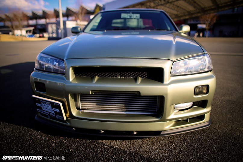 Nissan Skyline (R34) sedan. - 6