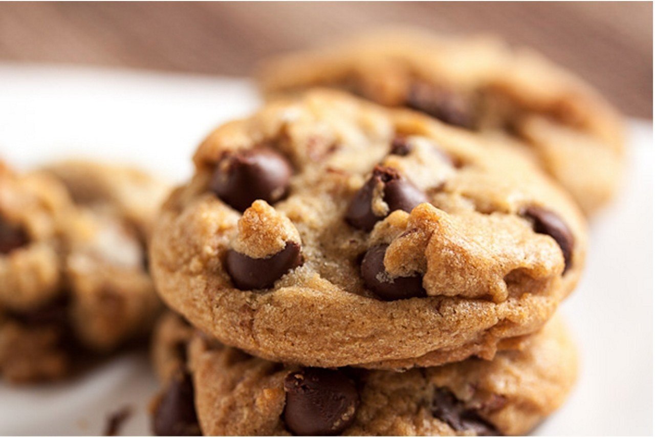 Печенье cookies с шоколадом. Песочное печенье кукис. Печенье с шоколадом. Американское печенье.