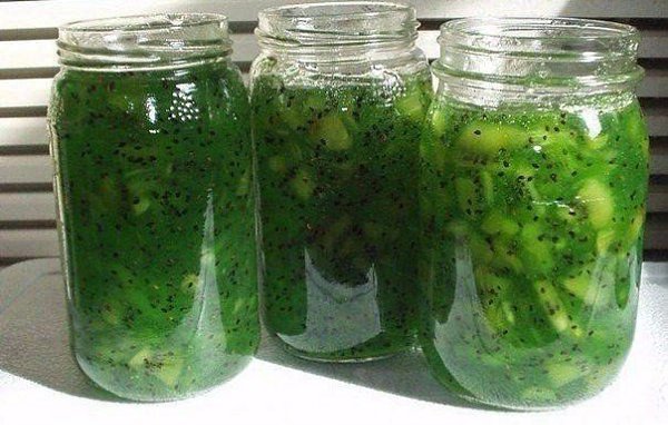 Изумрудное варенье из киви.#домашние_заготовки@just__cookВаренье очень вкусноеИнгредиенты:-5 киви-1 ...