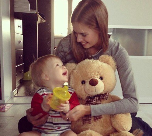 Еду с сыном (4 года) в маршрутке. Играю с ним в слова. Я начинаю: - Ты мой ко.... Он продолжает: - ...