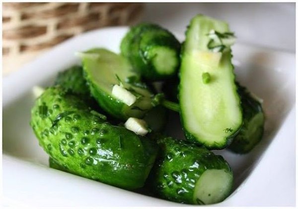 Огурчики сухого посола.Быстро, не хлопотно и очень вкусно!Ингредиенты: На 1 кг огурцов (желательно ...