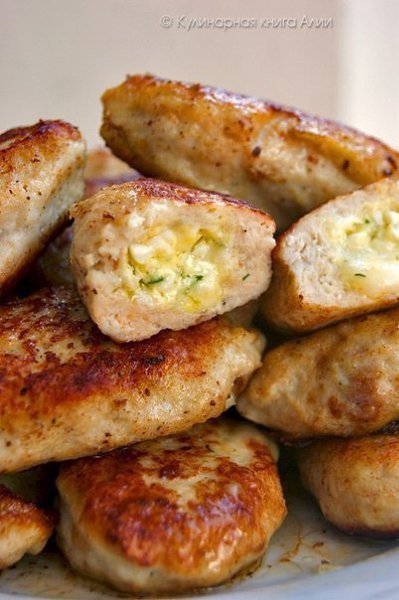 Котлеты с очень вкусной начинкой! Понадобится: Для фарша: -500 куриного фарша -1 луковица -1-2 ... - 2