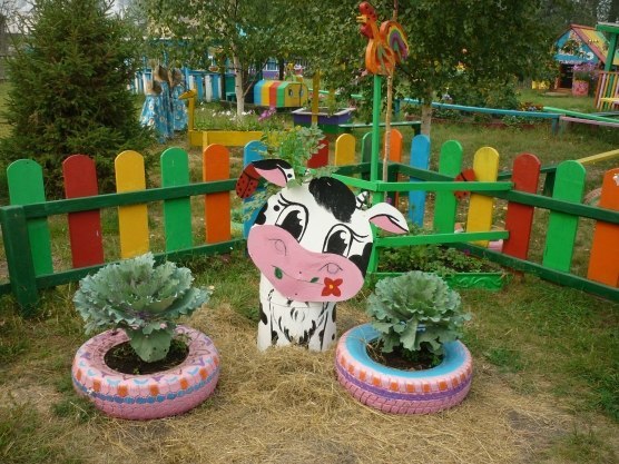 Паровозик из бревен для детской площадки. Поделки на участок в детский сад. Поделки в садик на площадку. Украшение детской площадки в детском саду. Поделки в садик на площадку.