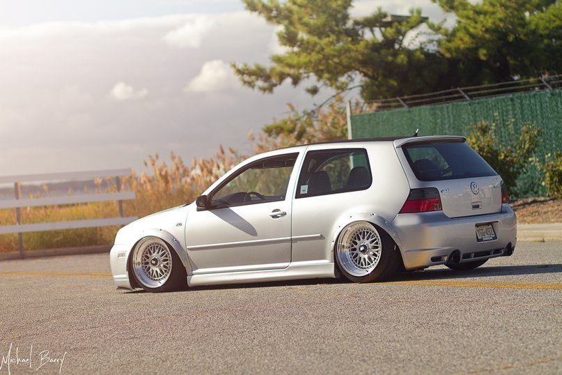 Volkswagen Golf R32.