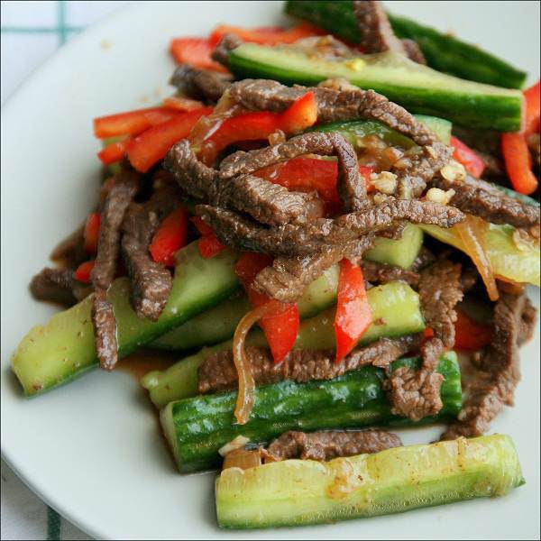 Огурцы с мясом по корейски.Вкуснейшая закусочка, радует правильно сочетание мясо-овощи, блюдо ...