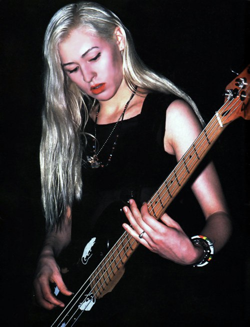     : 1  1968     (Darcy Wretzky) - -, ...