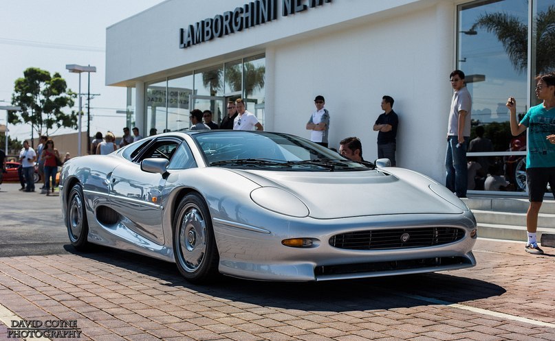 Jaguar XJ220