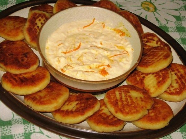 Апельсиновые сырники.Ингредиенты для сырников:- 400 г творога- 100 г сахара (можете взять больше, ... - 6