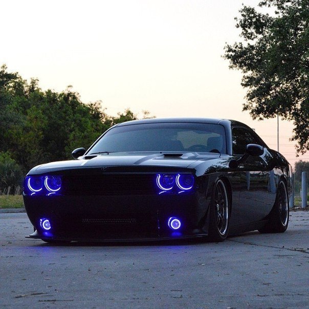 Dodge Challenger SRT8.