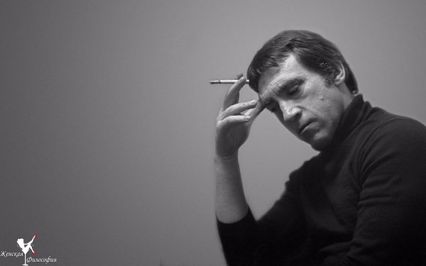 Красивых любят чаще и прилежней, Веселых любят меньше, но быстрей, - И молчаливых любят, только ...