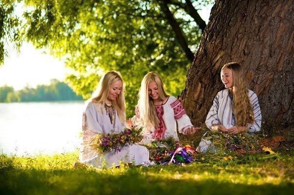 Хочешь быть Женственной – не осуждай мужчин, не ищи в них недостатки, сумей увидеть в каждом силу, ...