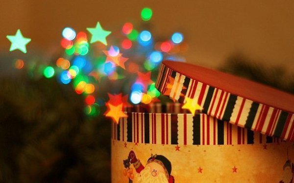 Новый год — приближается! Елки — наряжаются! Гирлянды — зажигаются! Свет души — включается! Чудеса — ...
