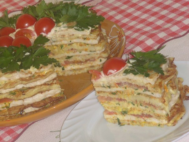 Кабачково-куриный тортик с овощами. Рецепт Светланы Голубевой. Кабачок-1 шт. Яйца-2 шт.(2 белка в ...