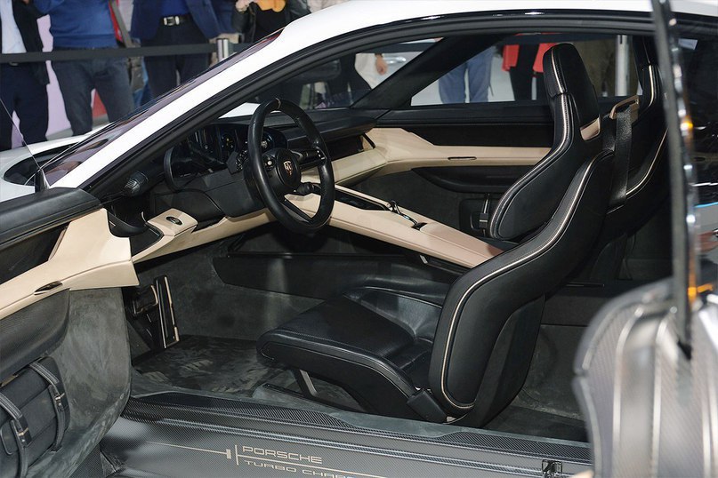 Porsche Mission E - 5