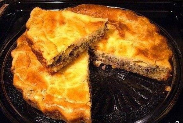МЯСНОЙ ПИРОГ - ЛЕГЧЕ НЕ БЫВАЕТ. Ингредиенты: 2 яйца 0.5 ч. ложка соли 1 стакан муки 1 стакан кефира ...