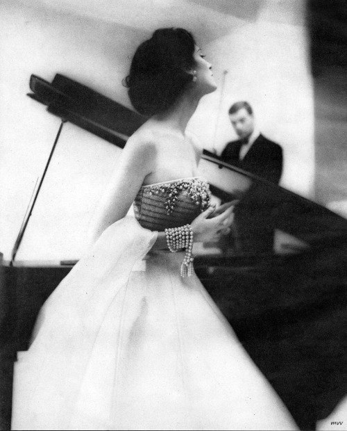 Harpers Bazaar, 1952