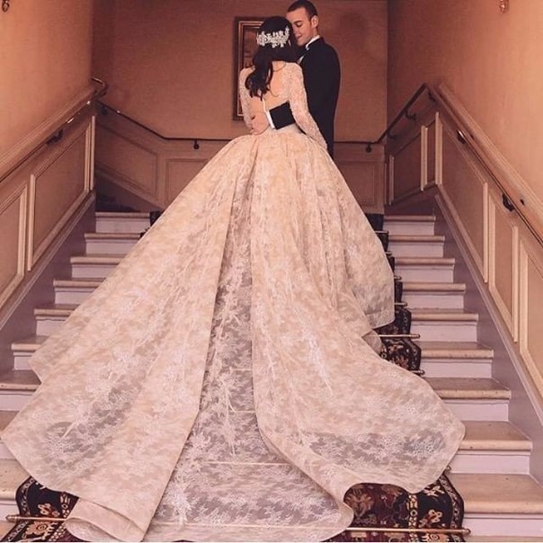 Кто не работает, тот удачно вышла замуж.