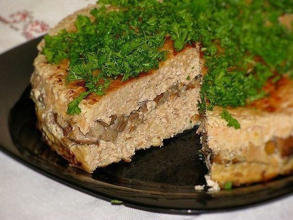 Куриная запеканка.Вам понадобится:~1,2 кг. куриного фарша4 ломтика белого батона без корки150 мл. ...