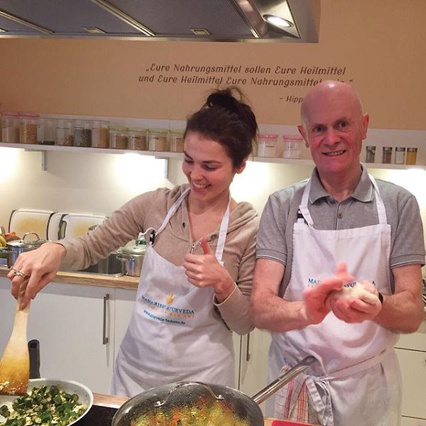 Время зря не теряю! Помимо панчакармы, постигаю таинства кулинарии #healthyfood #ayurveda #maharishi ...