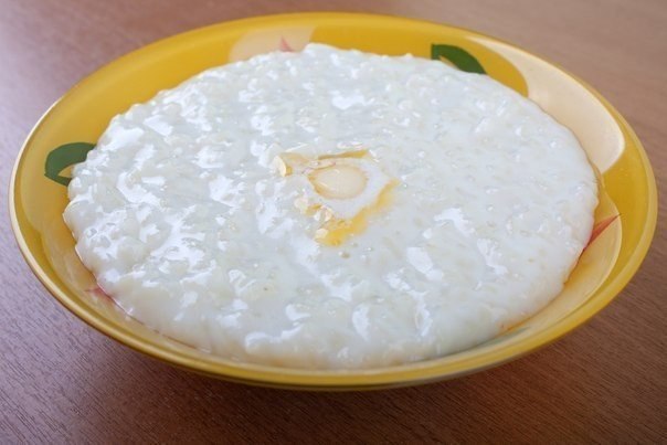 Молочный рисовый суп (для малышей от 1 годика). 2 столовые ложки риса тщательно промойте, залейте ...