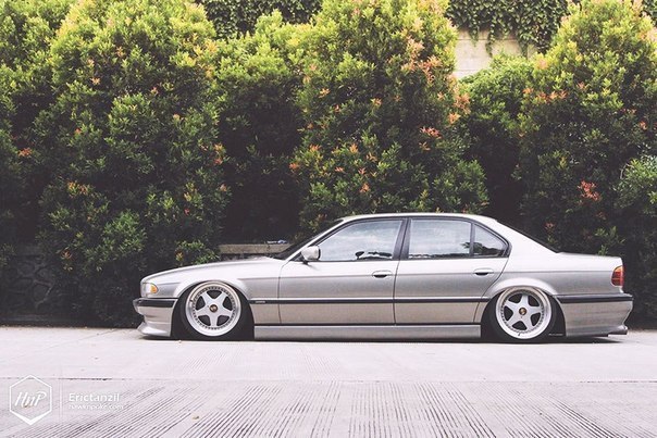 BMW 7 Series E38 - 2