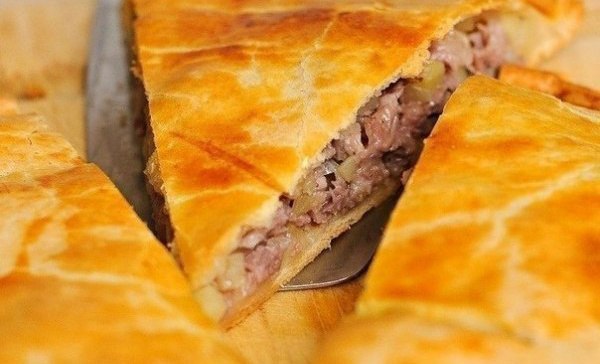 Нежный пирог с мясом.Ингредиенты:-1 — 1/2 стакана муки,-1 стакан кефира,-1 стакан майонеза,-3 ...