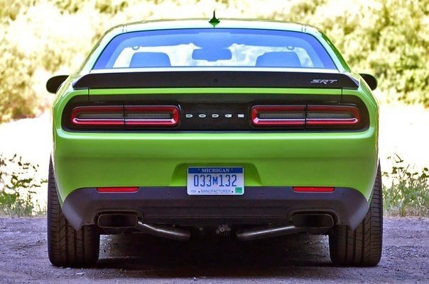 Dodge Challenger SRT Hellcat - 2