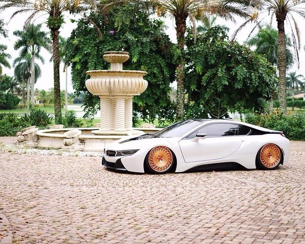  BMW i8 - 4