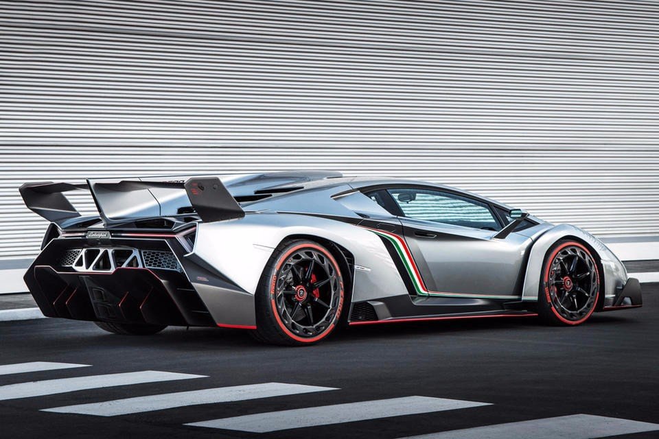 Lamborghini Veneno.: 3 : 3,6 .  - 2