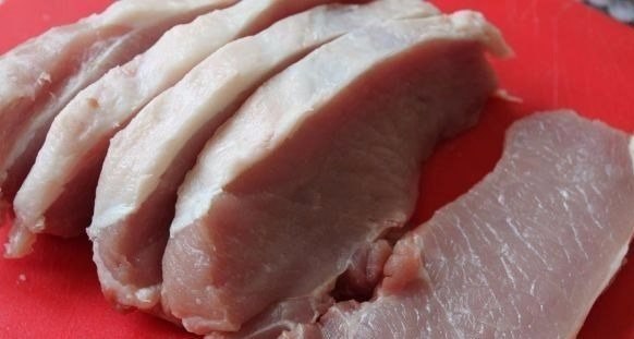 МЯСО ПО-ФРАНЦУЗСКИ С ГОРЧИЧНЫМ СОУСОМ .ИНГРЕДИЕНТЫ: Мякоть свинины — 500 г  Лук — 2 головки  ... - 2