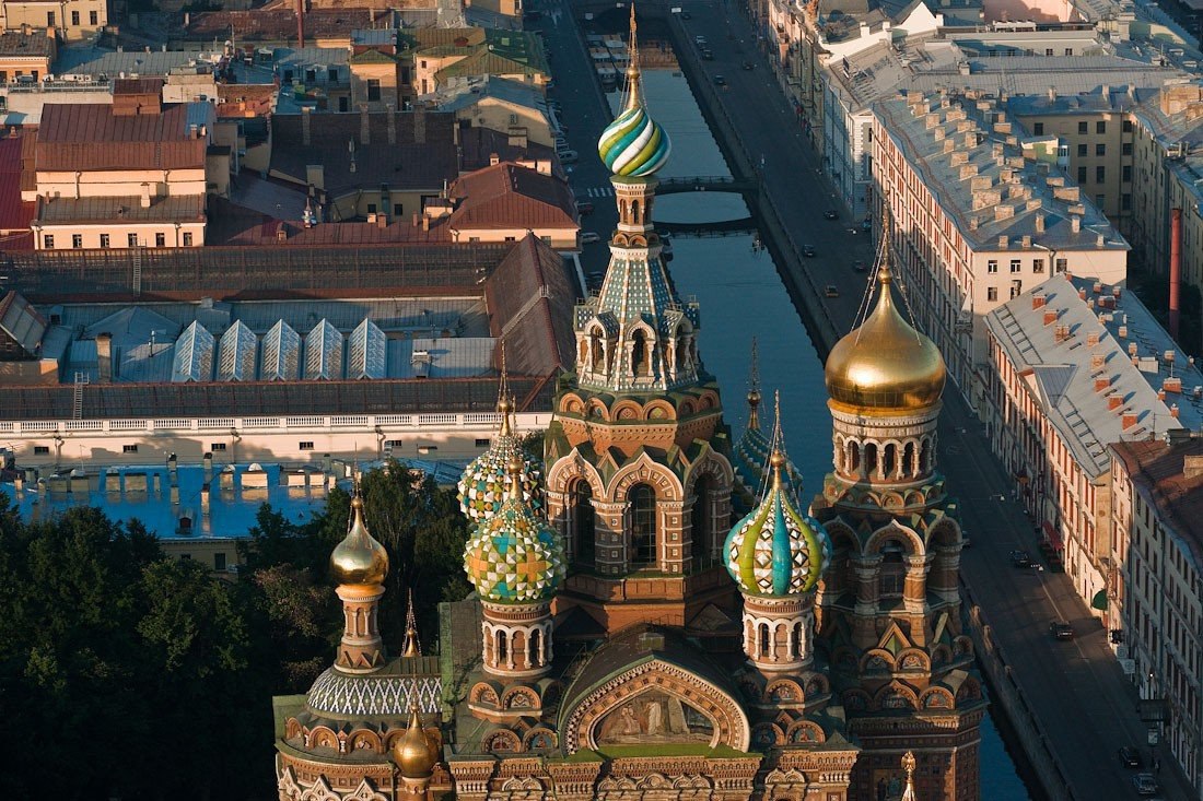 Moscow is than petersburg. Собор Василия Блаженного в Санкт-Петербурге. Храм Василия Блаженного в Питере. Храм Спаса-на-крови Санкт-Петербург с высоты. Вид на храм Спаса на крови в Санкт-Петербурге.