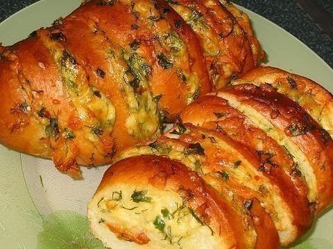 Хрустящий хлебушек пропитанный маслом, сыром и чесночком. Время приготовления: 30 минут Порций: по ...
