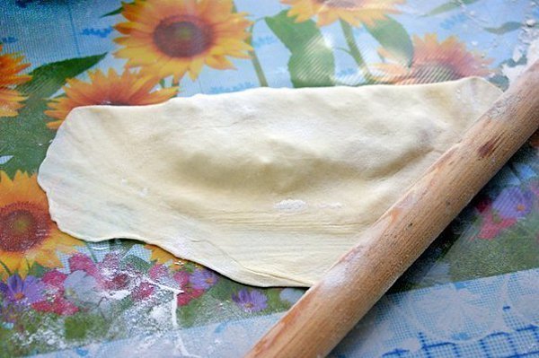 Чебуреки на кефире.Ингредиенты:- 1 ст. кефира- 1 яйцо- соль по вкусу- муки сколько ... - 7