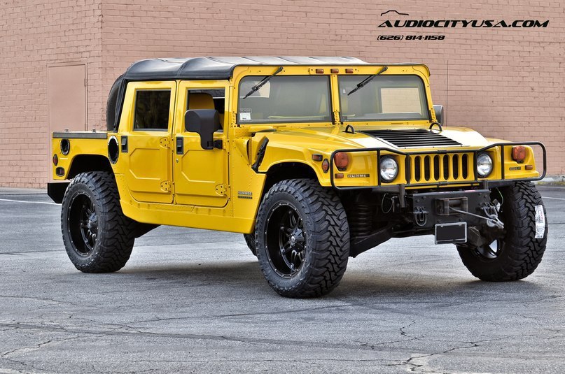 Hummer H1.