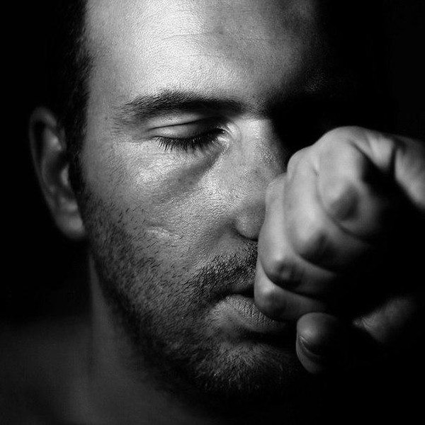 Он говорил: "Не привыкай...Я не всерьез... Ничто не вечно под луной - сгорит дотла, Я не хочу, ...