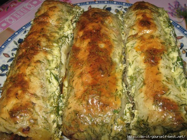 Очень вкусные,нежные рулеты. Можно делать с любой мясной начинкой. В моём случае был фарш. А-ля ...